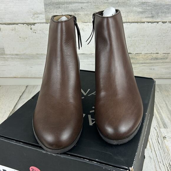 Naturalizer Women’s 11 Brown Leather Heeled Ankle Boot Weatherproof Bootie NWT - Picture 3 of 12